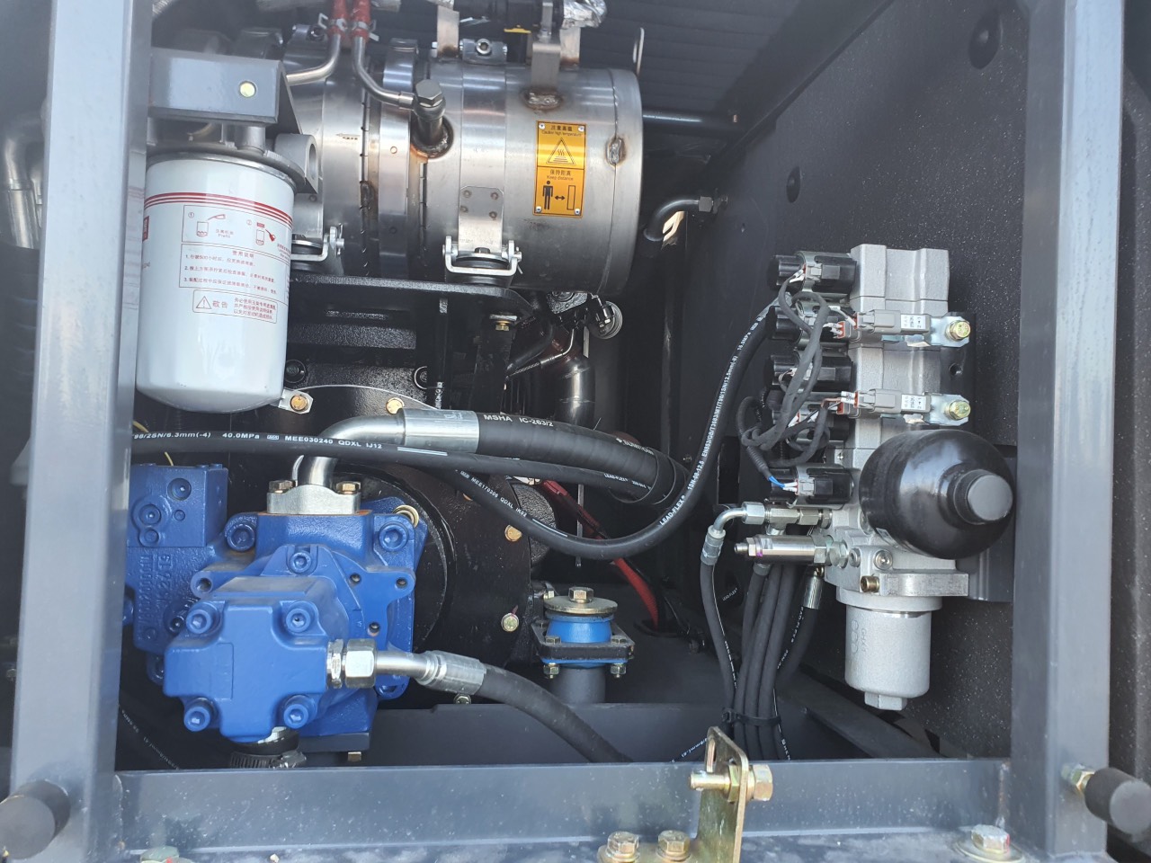 Máy Xúc Đào Bánh Lốp Xinyuan C115 - Hiệu Suất Mạnh Mẽ Cho Công Trình Đa Năng